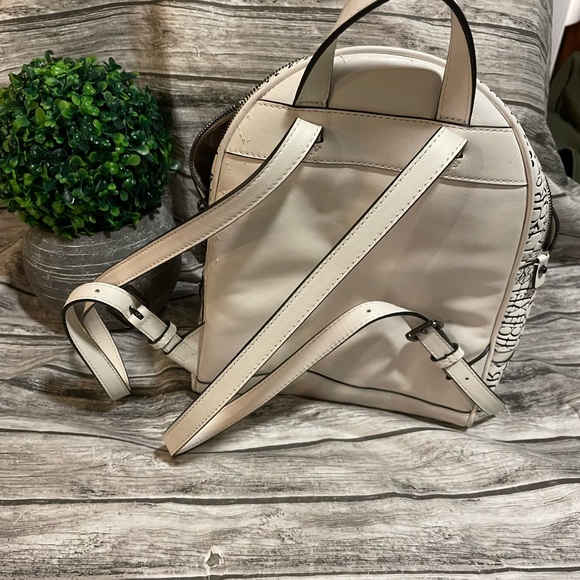 Leather backpack. - Picture 2 of 5